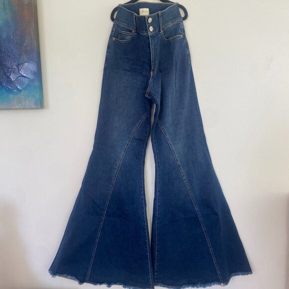 Alice + Olivia Bell Jeans - Picture 2 of 8